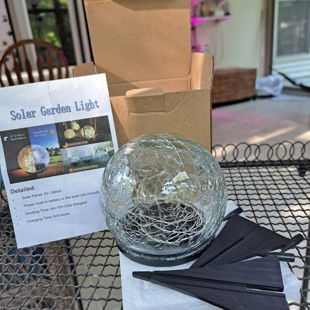 Solar Garden Light with Crackle Glass Globe